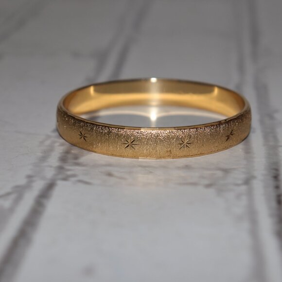 💛 Beautiful Gold MONET Bangle Bracelet– 2 3/8" Wide 🌟 - Picture 3 of 4